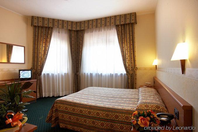 Hotel Dropiluc Druento Pokój zdjęcie