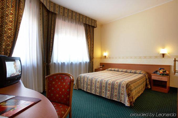 Hotel Dropiluc Druento Pokój zdjęcie